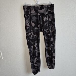 Athleta Black and Gray Camouflage Leggings Size Small